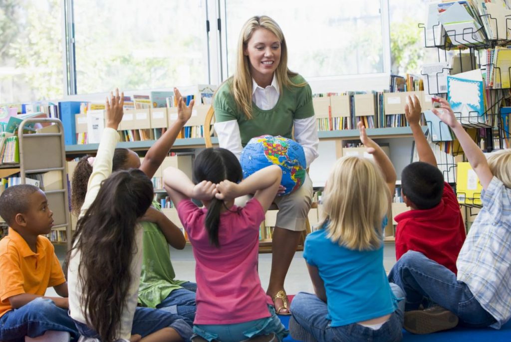 Why Should You Enroll Your Child in Kindergarten