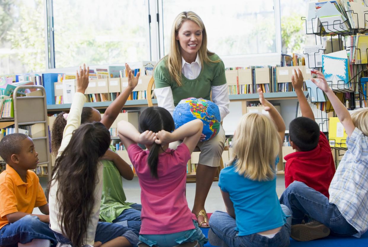 Why Should You Enroll Your Child in Kindergarten