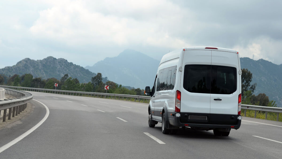 Van Rental vs. Car Rental Which is Better for Group Travel- Convenience and Availability jasa-seo.net